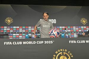 有能！记者：小因扎吉出席新闻发布会时，受到沙特媒体起立鼓掌