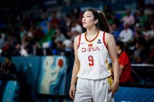 李梦晒参加军人运动会照片：卸戎装简单 军人魂难改