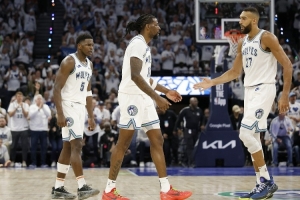 媒体人：华子大跨步迈向超级巨星 很好奇他的下一个进步方向在哪