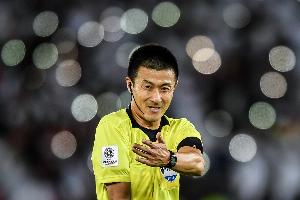 傅明作为主裁判执法日职联，柏太阳神4-2浦和红钻登顶榜首