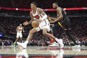 美记：杜兰特的到来可能限制贾巴里的发挥 37岁的他出勤率也存疑