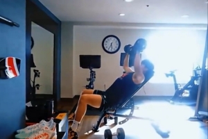 打磨身体！网友晒杨瀚森力量训练视频