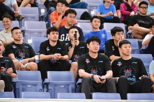 现场看中超！邱彪：小时候就知道山东队 第一次来感觉太震撼了