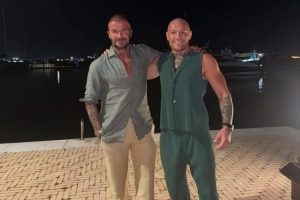 嘴炮麦格雷戈晒与贝克汉姆合照：很高兴见到你，你曾给我巨大激励