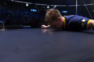 主场夺冠！莫雷加德击败林诗栋夺冠，赛后亲吻球台庆祝