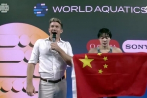 杨佩琪世青赛女子200米自由泳破赛会纪录夺冠，收获世青赛第5金