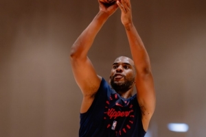 开练了！快船官方晒球员训练照：保罗+比尔+大洛等新援都已加入