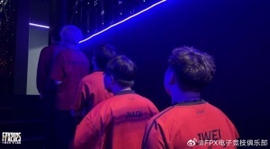 全神班就“神”在这！FPX第三赛段总战绩1胜13负 唯一胜场为横扫iG