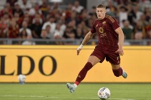 记者：多夫比克将先租后买加盟比利亚雷亚尔，罗马希望先签替代者