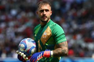 西媒：黄潜接近以500万欧签下巴黎门将特纳斯，双方将签约四年