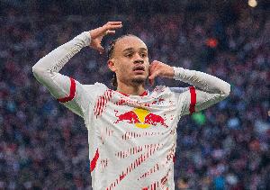 记者：西蒙斯被允许缺席莱比锡训练，热刺和切尔西正在竞争签下他