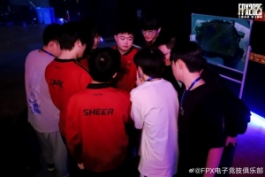 FPX发布赛后选手团结照：心向皓月，誓逐霜锋