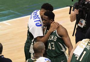 薪资专家：雄鹿名单已满员 想签下字母哥哥需要腾出一个名额