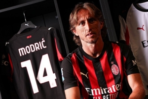 记者：莫德里奇的长子长女目前都在米兰青训，女儿很有足球天赋