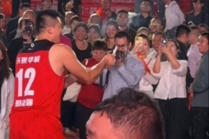 喷香槟啦！前山西球员邢志强参加大同PCBA比赛夺冠