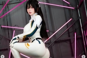 《剑星》体模尹雪花晒照：胶衣都挡不住超模数值！