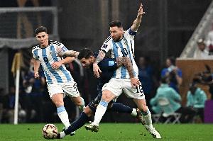 跟队记者：阿根廷锋线首发确认为梅西、小蜘蛛、阿尔马达