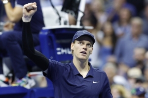 状态有些起伏！意媒：辛纳比赛中感到腹部疼痛，但只是短暂不适