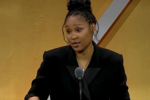 不败女王！WNBA传奇球星玛雅-摩尔正式入选奈史密斯名人堂