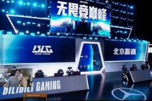 姿态：这JDG25分钟虐BLG一把，50分钟虐两把，不到5点IG就出来了