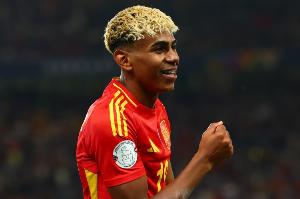 西班牙公布对阵土耳其球员号码：亚马尔19号 奥尔莫10号