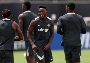 葡萄牙足协官方：切尔西中场埃苏戈在训练中右大腿肌肉不适