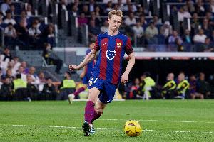 每体：德容希望赶上对瓦伦西亚的比赛 将接受巴萨队医详细检查