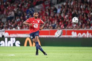 里尔后卫：今夏收到了利雅得胜利报价，但C罗没给我打过电话