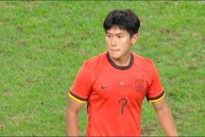 媒体人：U22国足虽然三场比赛难看了点，但也比西安草皮拿得出手