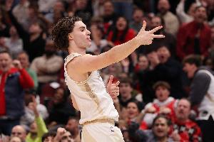 成材率很高！吉迪是2021届球员中第10个拿到亿元合同的