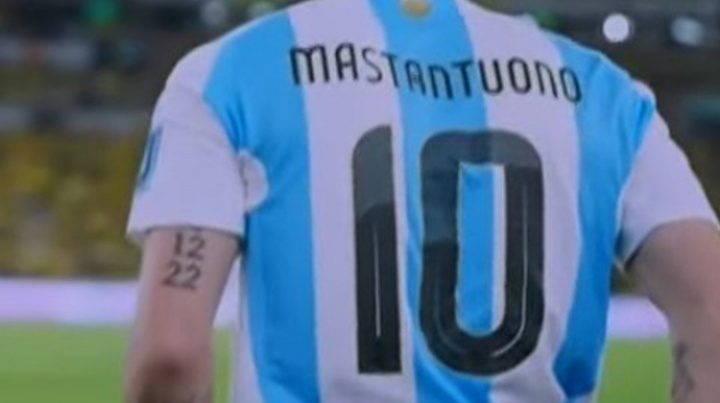 传承梅西！马斯坦托诺成阿根廷队史最年轻10号，18岁23天超越老马