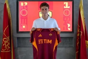 官方：罗马与18岁青训中场迪农齐奥续约至2027年，含续约1年条款