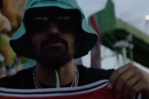 满级大佬突袭新手村！特雷-杨游乐场玩投篮游戏 连进6个拿走奖品