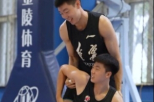 辽宁男篮最新训练视频：来点儿“强度”