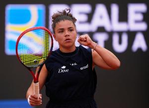 两场单打均遭逆转，中国队0-2意大利队无缘比利-简-金杯4强