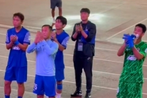 上海申花亚冠首轮客场不敌江原FC 赛后申花远征球迷高声鼓励球队