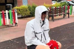 悠闲且惬意！杨力维晒日常随笔：游玩西班牙