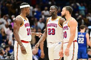 美记：库追巴都想库明加留队 他们向管理层施压要求尽快完成续约