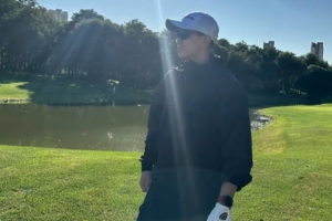 男模出道！赵继伟更新社媒晒帅照：有点什么感觉呢？