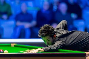 斯诺克英国公开赛：吴宜泽4-0战胜庞俊旭，晋级下一轮