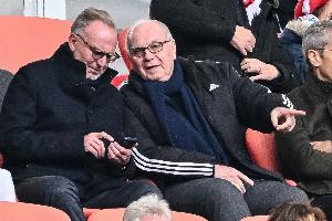 鲁梅尼格谈穆勒：我们都希望前球员在拜仁任职，他很了解俱乐部