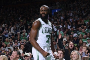 绿军过渡的一季：布朗单核带队值得期待吗？冲附加赛还是争状元？