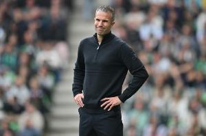 范帅！42岁范佩西本赛季带费耶诺德7轮6胜1平，不败战绩领跑荷甲