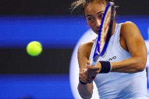 郑钦文：手肘疼痛让我无法专注比赛，一直想继续打会不会影响恢复