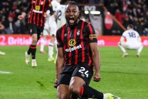 15岁放弃足球，现在是英超最猛的边锋