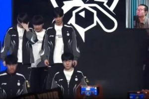 徐静雨：TS你还有脸乐呢？民族荣誉高于集体利益呗？1-3还辛苦了