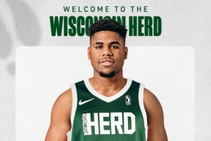 篮网正式签下后卫马拉奇-史密斯！裁掉特里-罗伯茨与特雷-斯科特