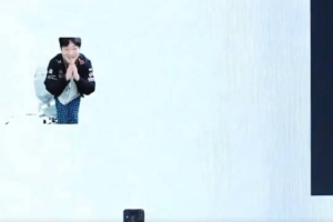 T1主播：Wei！（中文）谢谢突然Q下去排眼真的谢谢啦！