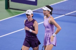 宁波网球公开赛双打首轮，王欣瑜、郑赛赛组合成功晋级八强