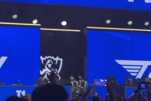 Daeny教练上场安慰选手们，TheShy最后一个跟粉丝们告别后离场